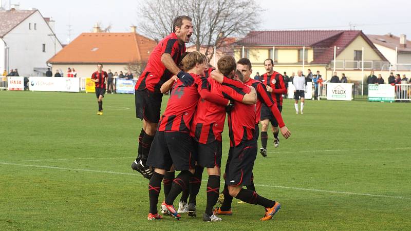 V závěrečném utkání podzimu porazil MFK Chrudim na domácím hřišti Horní Měcholupy 2:1.