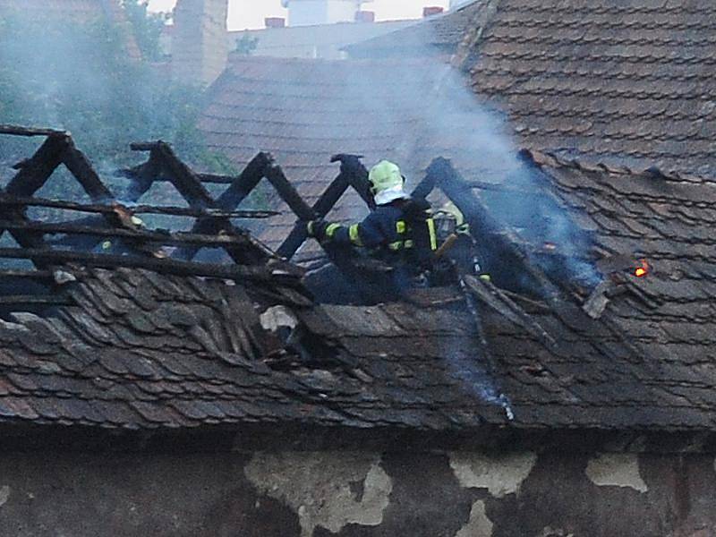 Hasiči zasahovali u požáru v dolní části chrudimské Široké ulice.