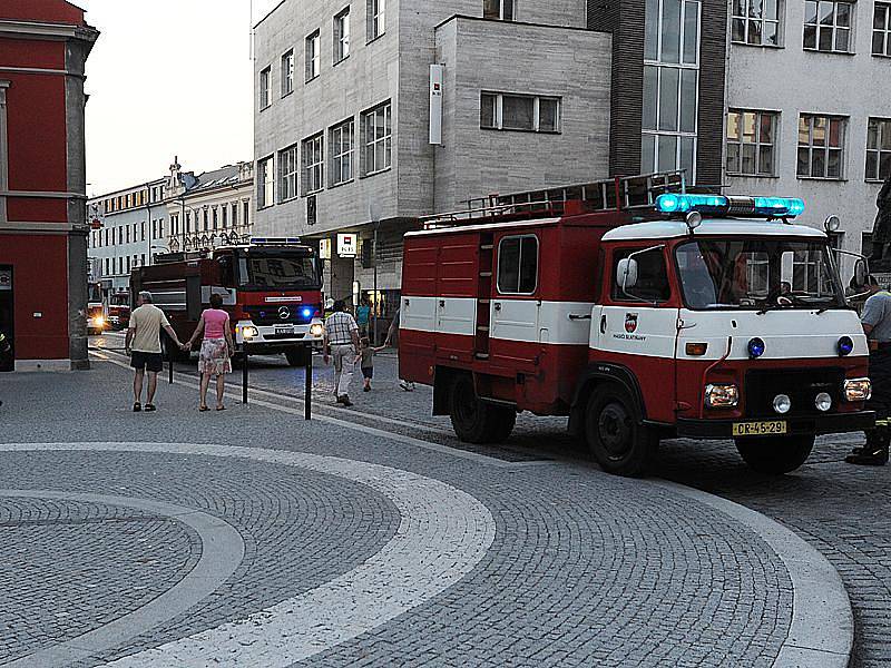 Hasiči zasahovali u požáru v dolní části chrudimské Široké ulice.