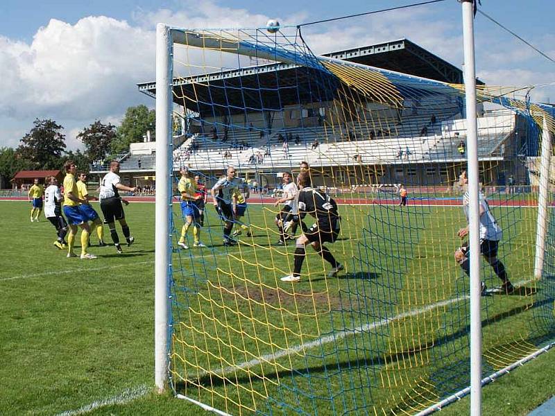 Z divizního fotbalového utkání AFK Chrudim – FC Hradec Králové B 1:2.