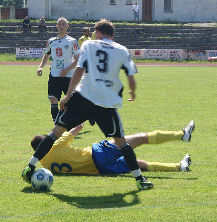 Z divizního fotbalového utkání AFK Chrudim – FC Hradec Králové B 1:2.