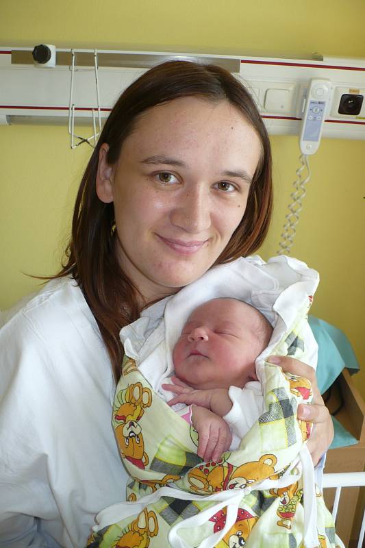 ELIŠKA PEKAŘOVÁ je prvorozenou dcerou Kateřiny a Michala z Morašic. Narodila se 4.8. v 5:07 s mírami 3,5 kg a 51 cm.