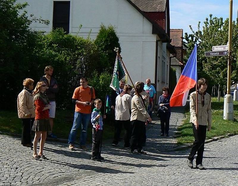 Oběti 2. Světové války uctil starosta města Josef Kozel a místostarosta Otakar Volejník při vzpomínkovém aktu v Heřmanově Městci a v Chotěnicích dne 8.května. 