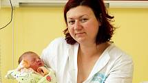 Terezka Kučerová si bude psát datum narození 24. prosince. Po porodu, který nastal v 18. 50 hodin, vážila 3, 55 kilogramu a měřila 50 centimetrů.