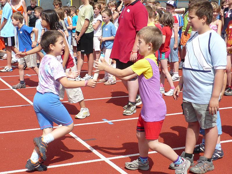 Při olympijském klání na Letním stadionu v Chrudimi, který pořádala Základní škola U Stadionu, se soutěžilo v lehké atletice.