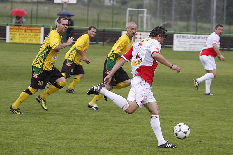 Fotbalová exhibice v Prosetíně proti sobě postavila výběr Prosetína a Internacionály Slavie.