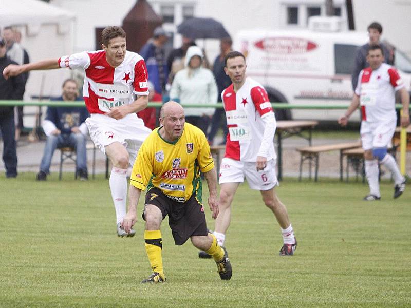 Fotbalová exhibice v Prosetíně proti sobě postavila výběr Prosetína a Internacionály Slavie.