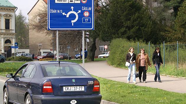 Park u Wiesnerovy vily v Chrudimi.