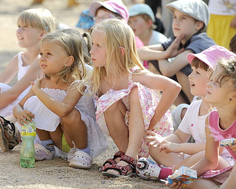 Z archivu Deníku. Festival amatérského loutkového divadla Loutkářská Chrudim.