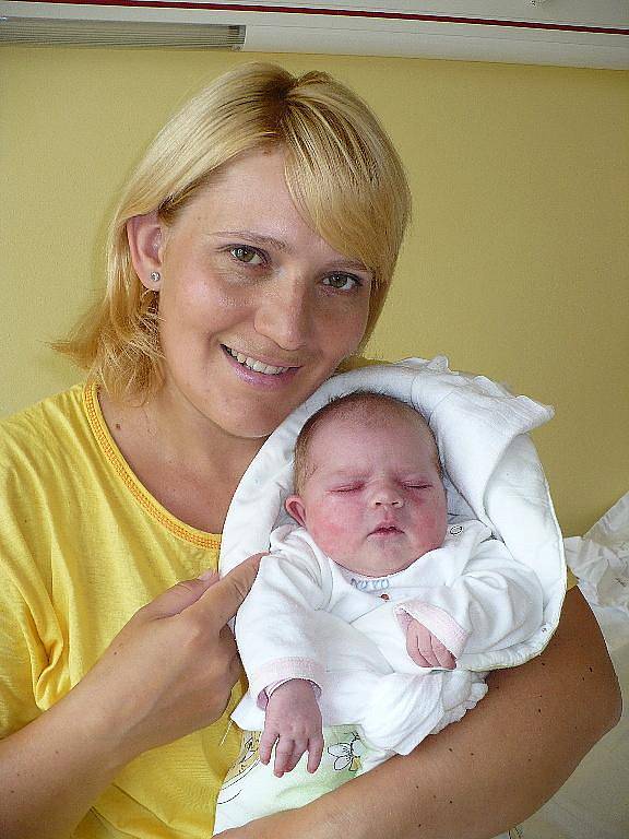 VALÉRIE DOPITOVÁ. Hlinecká rodina Jitky a Michala Dopitových a pětiletého Matěje se 2. srpna v 5:45 rozrostla o dalšího člena. Valérie vážila po narození 3,5 kilogramu a měřila 49 centimetrů.