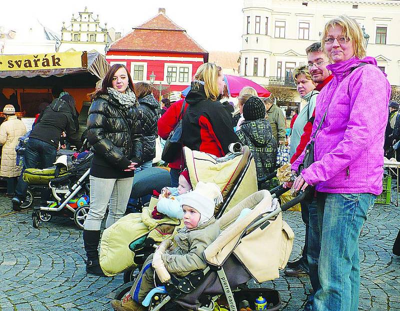 První prosincová sobota byla na chrudimském Resselově náměstí vyhrazena tradičnímu Mikulášskému jarmarku. 