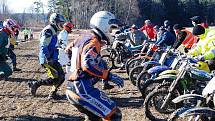 Příznivci malých motocyků si dali sraz na tradičních závodech Fichtl Cup 2011v Prachovicích.