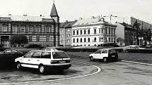 Hotel vybudovaný před půlstoletím měl výtečnou pověst, byli v něm ubytováni hosté většinou ze zahraničí, přespávali tam herci, zpěváci. Byl také součástí televizních seriálů Dobrá voda a Zkoušky z dospělosti. Lidé vzpomínají na obchody a provozovny, mezi 