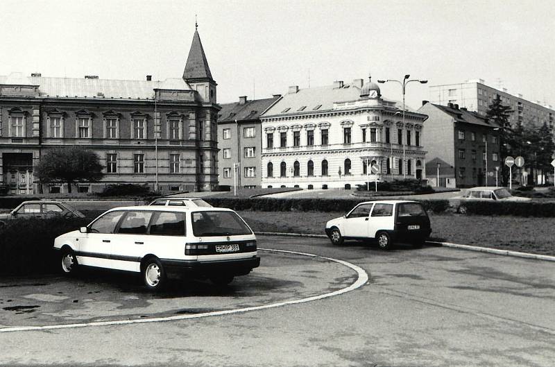 Hotel vybudovaný před půlstoletím měl výtečnou pověst, byli v něm ubytováni hosté většinou ze zahraničí, přespávali tam herci, zpěváci. Byl také součástí televizních seriálů Dobrá voda a Zkoušky z dospělosti. Lidé vzpomínají na obchody a provozovny, mezi 