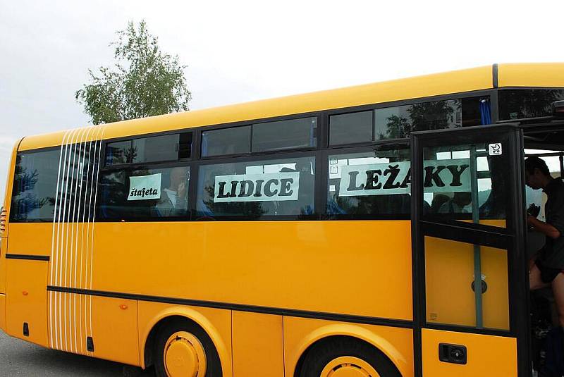 Štafeta Lidice - Ležáky 2010 při zastávce v Třemošnici. 