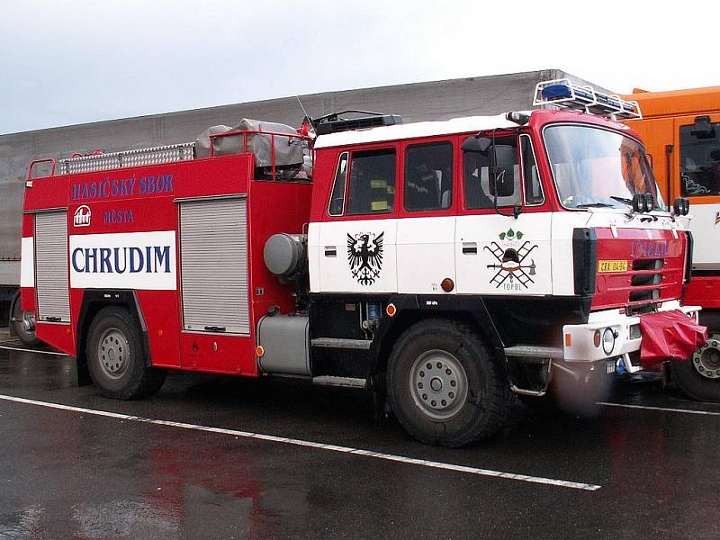 Dobrovolní hasiči z Chrudimě, Topole a Markovic pomáhali v Bludovicích na Jesenicku s likvidací škod, které napáchaly červnové povodně. 