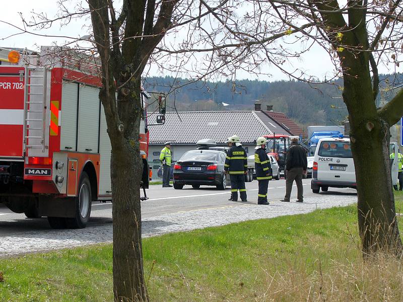 Na silnici I/37 u odbočky na Lukavici a Svídnici byl sražen nezletilý chodec.