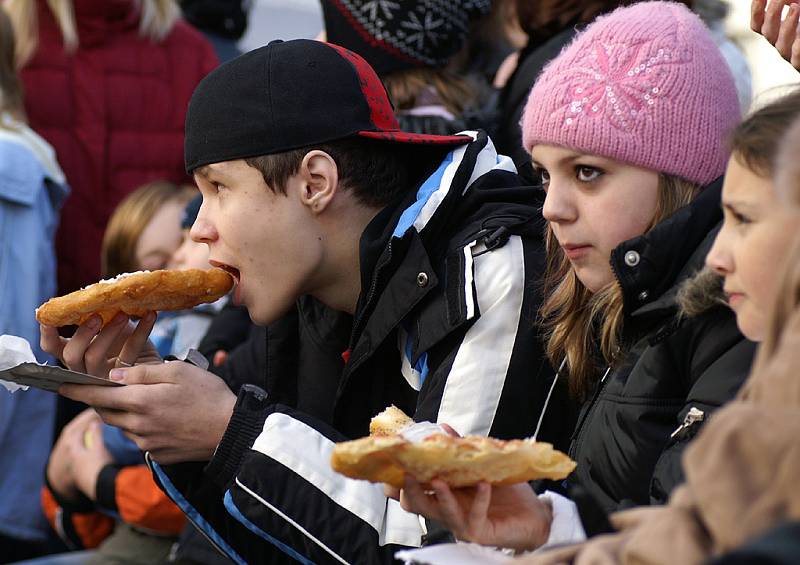 Vánoční strom v Heřmanově Městci byl slavnostně rozsvícen. 