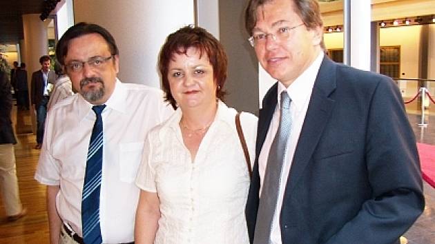 Chrudimské aktivisty přijal europoslanec Libor Rouček (vpravo).