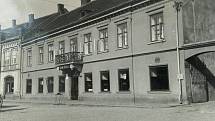 Hotel Panýrek na současném Masarykově náměstí fungoval v letech 1929 až 1950.Pamětníci si tu ale spíše vybaví Závodní klub ROH EVA - punčochárny nebo okresní vojenskou správu. Dnes zde můžeme navštívit např. kavárnu nebo optiku.