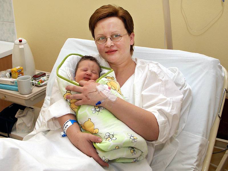 Šárka Kučerová je posledním miminkem roku 2008. Narodila se kolem 22. hodiny s mírami 51 cm a 3490 g rodičům Henrietě a Oldřichu Kučerovým. Maminka je ze slovenského Prešova.