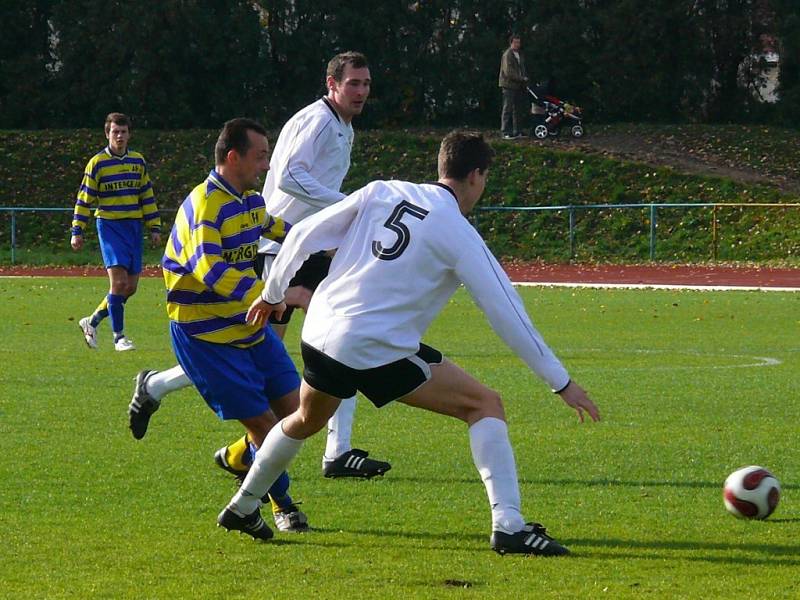 Z divizního utkání AFK Chrudim – SK Horní Měcholupy 2:2