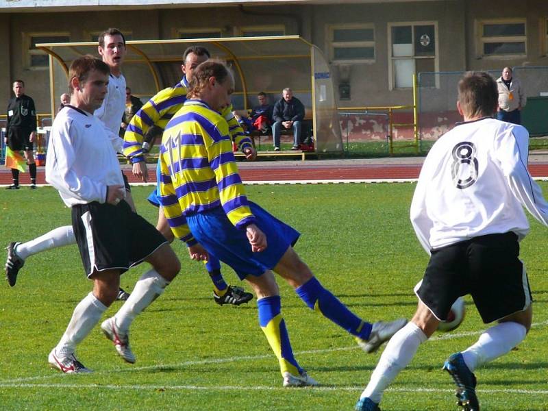 Z divizního utkání AFK Chrudim – SK Horní Měcholupy 2:2