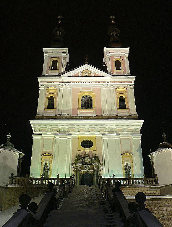 Rekonstrukce interiéru chrámu Panny Marie na Chlumku v Luži je v plném proudu.