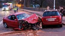 V předposlední den roku došlo v Chrudimi ke dopravní nehodě. Dvě osoby byly zraněny. Řidič červeného sportovního vozidla Hyundai coupe, který nehodu zavinil, byl pod vlivem alkoholu. 