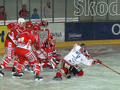 Hokejisté HC Chrudim (v bílém) prokázali v přípravě proti Pelhřimovu velmi dobrou formu.