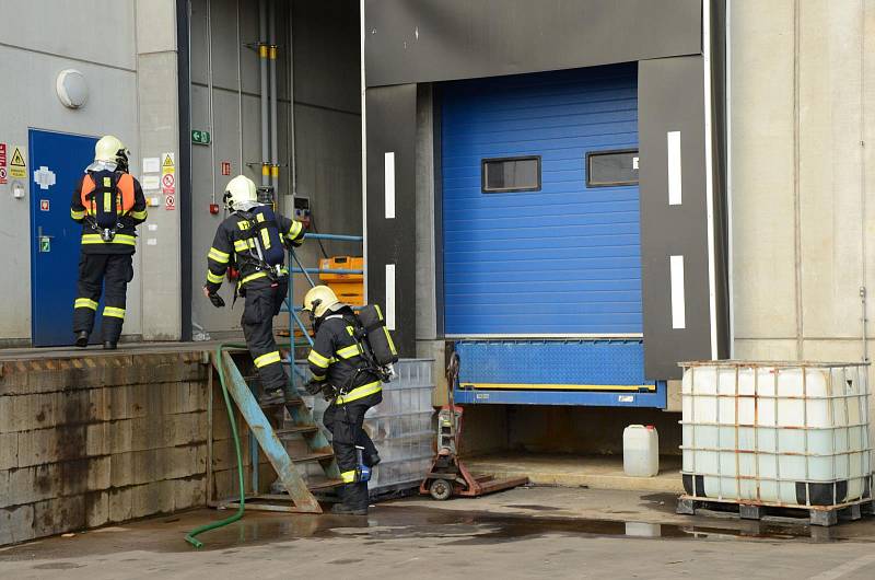 Cvičení hasičů v podniku EURO-Šarm ve Slatiňanech. Foto: HZS Pardubického kraje