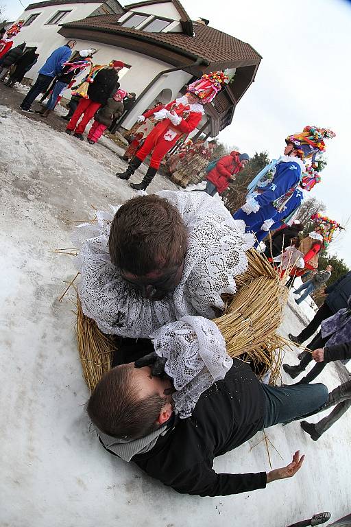 Masopustní obchůzka ve Vortové u Hlinska.