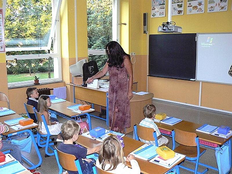 První školní den absolvovalo 1. září 2011 také prvňáčci v Základní škole v Krouně. 15 nových školáků uvítal i zdejší starosta Pavel Ondra.