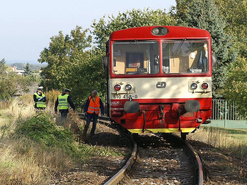 Na železničním přejezdu u Heřmanova Městce došlo ke střetu vozidla Škoda Felicia Pickup s vlakem. 