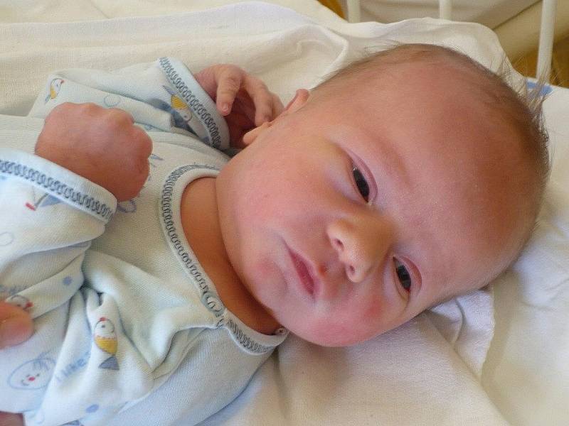 ADAM ANDRLÍK je na světě k velké radosti maminky MIchaelyAndrlíkové z Hlinska od 6. dubna. Narodil se v 17:27 , kdy vážil 3,15 kilogramu a měřil 51 centimetrů.