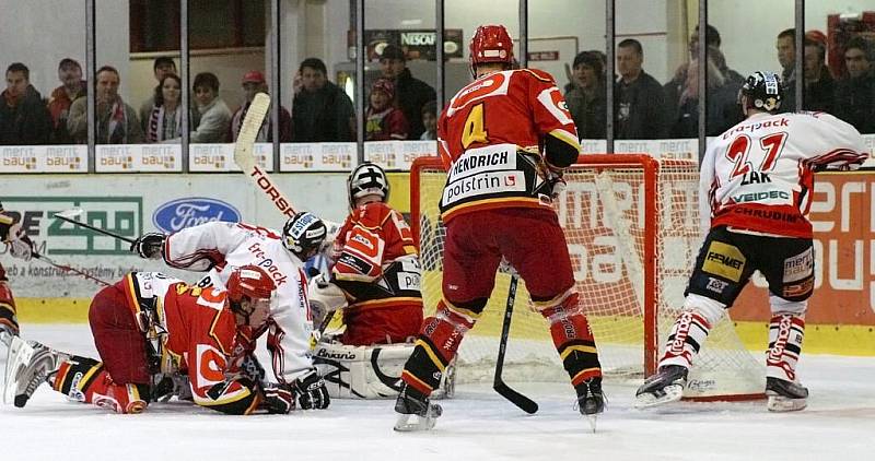 Z hokejového derby HC Chrudim - VCES Hradec Králové.