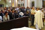 Pražský arcibiskup Dominik Duka sloužil slavnostní nedělní mši při tradiční Salvátorské pouti v Chrudimi. Poté si našel čas i na besedu s věřícími.