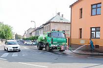 Technické služby Chrudim se starají také o čištění městských ulic a veřejných prostranství. Ilustrační foto.