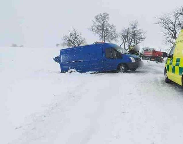 Sníh komplikuje dopravu v kraji. Krouna
