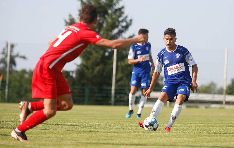Přípravné fotbalové utkání mezi MFK Chrudim a FK Pardubice.