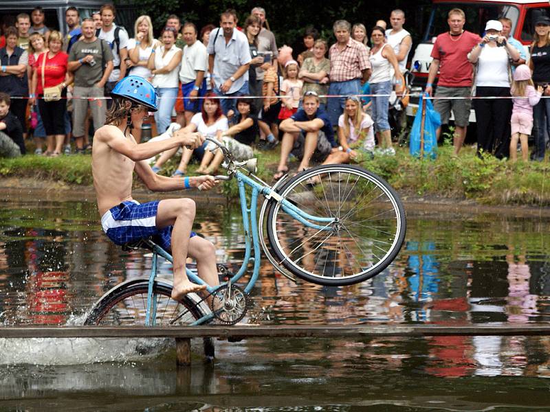 Včelákovská neckyáda, to je hlavně spousta zábavy.