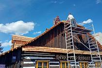 Střechy na Betlémě mají novou krytinu ze šindele