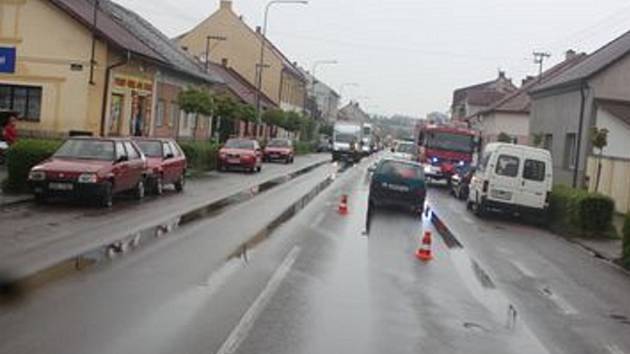 Policie hledá svědky nehody z 6. května, k níž došlo ve Slatiňanech.