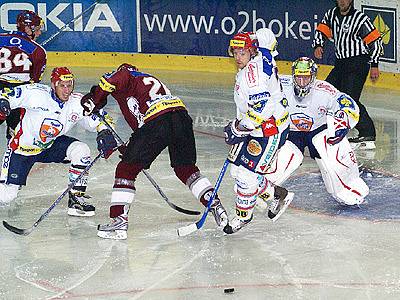 Repríza posledního finále extraligy mezi Pardubicemi a Spartou při Tipsport Hockey Cupu na chrudimském zimním stadionu.