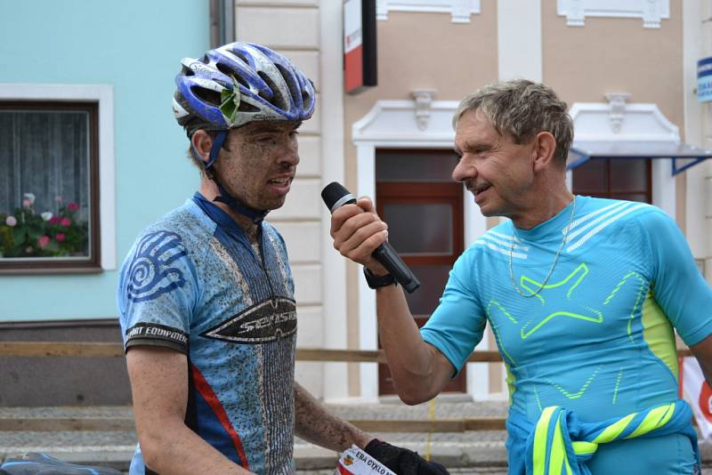 Již dvanáctý ročník MTB závodu Era Cyklo Maštale 2012 se obešel bez vážnějších zranění aktérů.