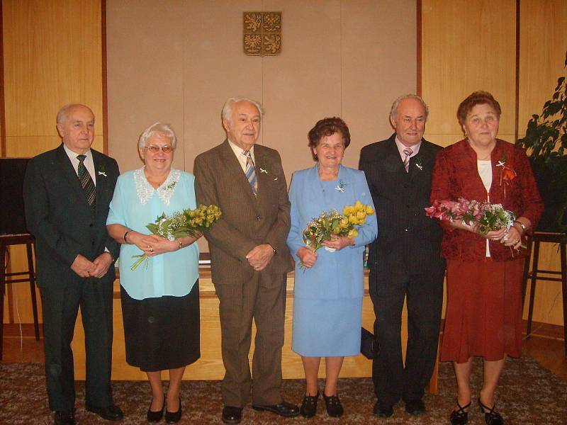 V obřadní síni zaječického obecního úřadu oslavily zlatou svatbu Josefa a Ladislav Lupoměstských a Eva a Jan Vavřinovi, ale i Hana a Miroslav Slavíkovi.