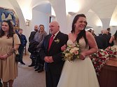 Lucie a Filip Veselých uzavřeli sňatek v krásném prostředí nasavrckého zámku.