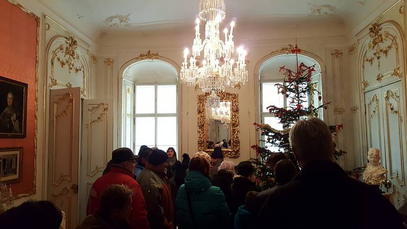 Vánoce na zámku i v pozdámčí ve Slatiňanech.