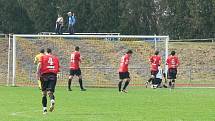 Přímý souboj o druhou příčku divizní tabulky přinesl kvalitní fotbal, který nakonec skončil dělbou bodů.  AFK Chrudim – FC Velim 2:2 (2:1).