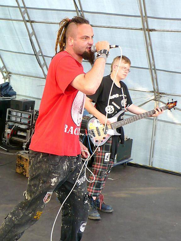 Závěrečný den hudebního festivalu Yanderov 2009.